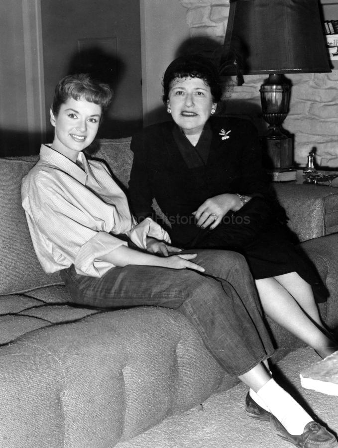 Debbie Reynolds 1954 WM.jpg